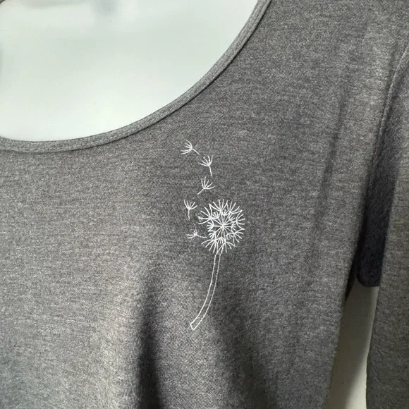 NWOT 24Peace Gray Women's Top with Dandelion Design Size M - Picture 3 of 11